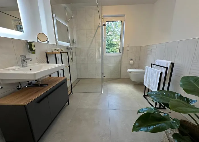 Ferienwohnung-parkplatz-balkon-kueche-smarttv-waschtrockner