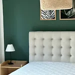 Ferienwohnung-parkplatz-balkon-kueche-smarttv-waschtrockner 아파트