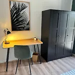 Ferienwohnung-parkplatz-balkon-kueche-smarttv-waschtrockner 아파트 에를랑겐