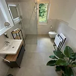 Ferienwohnung-parkplatz-balkon-kueche-smarttv-waschtrockner 아파트 *