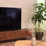 Ferienwohnung-parkplatz-balkon-kueche-smarttv-waschtrockner 아파트 *