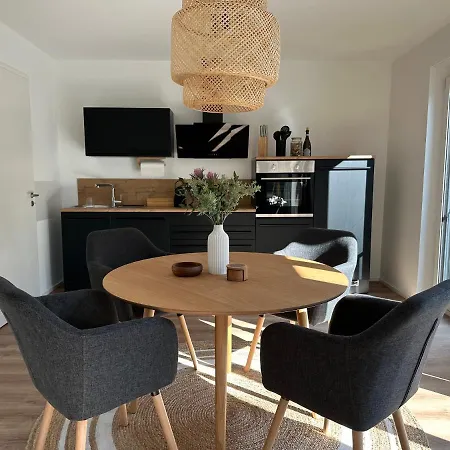 Ferienwohnung-parkplatz-balkon-kueche-smarttv-waschtrockner *