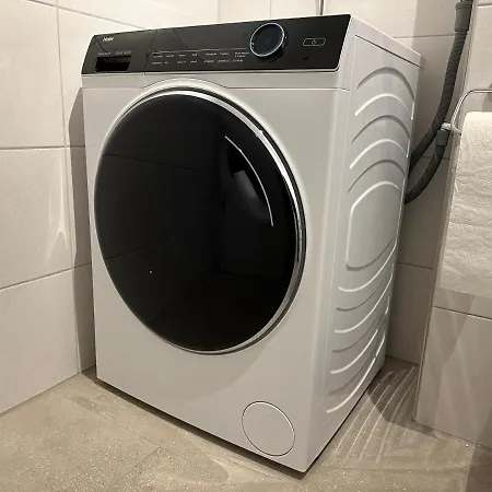 Ferienwohnung-parkplatz-balkon-kueche-aufzug-smarttv-waschtrockner