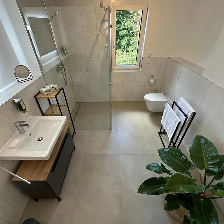 Ferienwohnung-parkplatz-balkon-kueche-smarttv-waschtrockner Apartament *