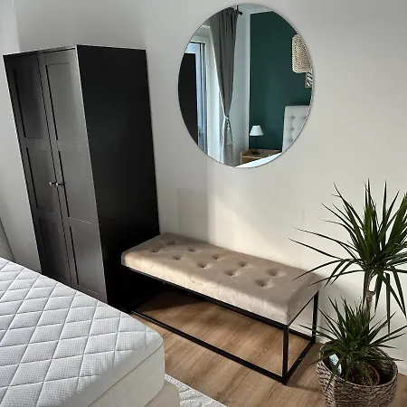Ferienwohnung-parkplatz-balkon-kueche-aufzug-smarttv-waschtrockner Apartment Erlangen