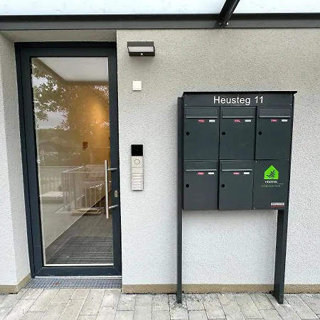 Ferienwohnung-parkplatz-balkon-kueche-aufzug-smarttv-waschtrockner Apartment Erlangen