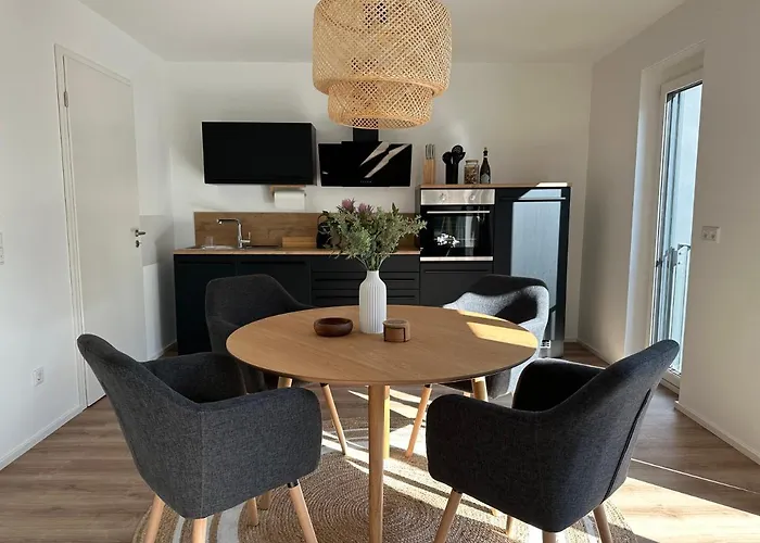 Ferienwohnung-parkplatz-balkon-kueche-smarttv-waschtrockner *
