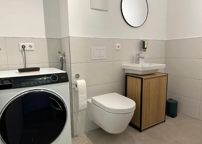 Ferienwohnung-parkplatz-balkon-kueche-smarttv-waschtrockner Апартаменты *