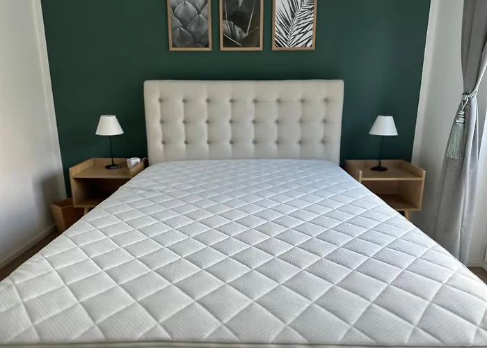 Апартаменты Ferienwohnung-parkplatz-balkon-kueche-smarttv-waschtrockner Эрланген