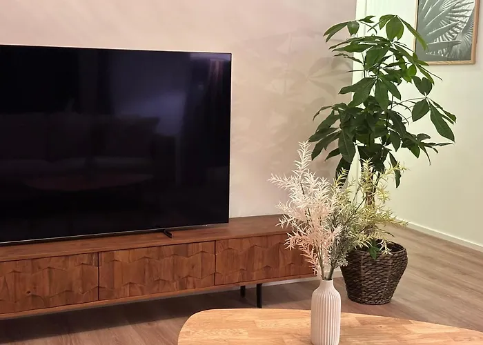 Ferienwohnung-parkplatz-balkon-küche-aufzug-smarttv-waschtrockner Apartamento *